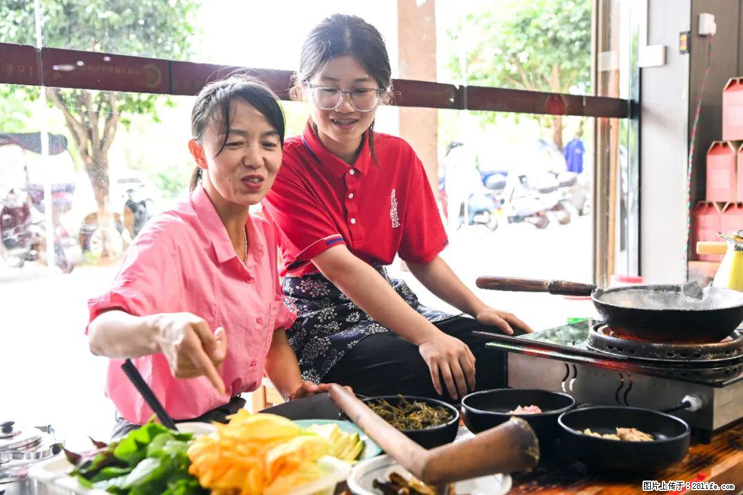 全网追的“扁担女孩”，找了一份暑假工，时薪12元 - 鄂尔多斯生活资讯 - 鄂尔多斯28生活网 erds.28life.com